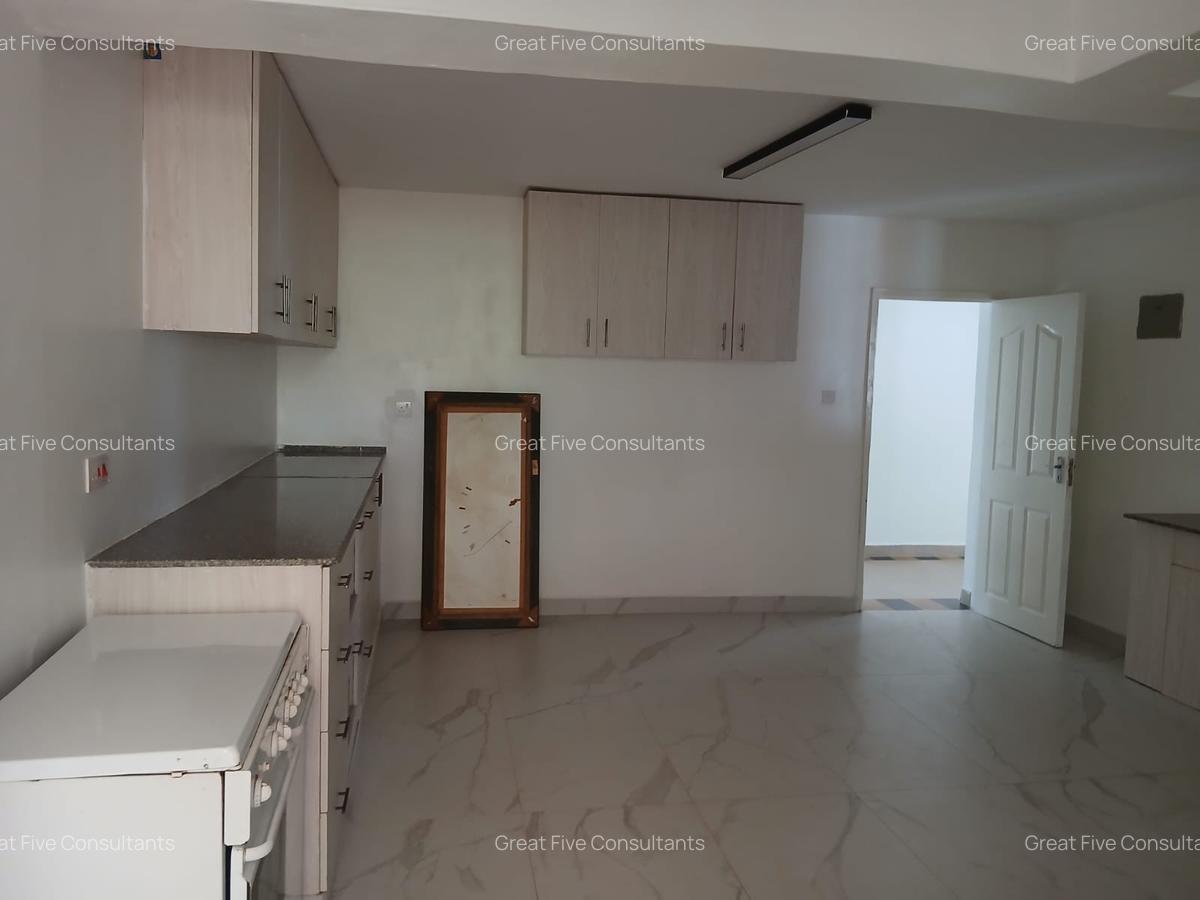 5 Bed Villa with En Suite in Nyari - 10