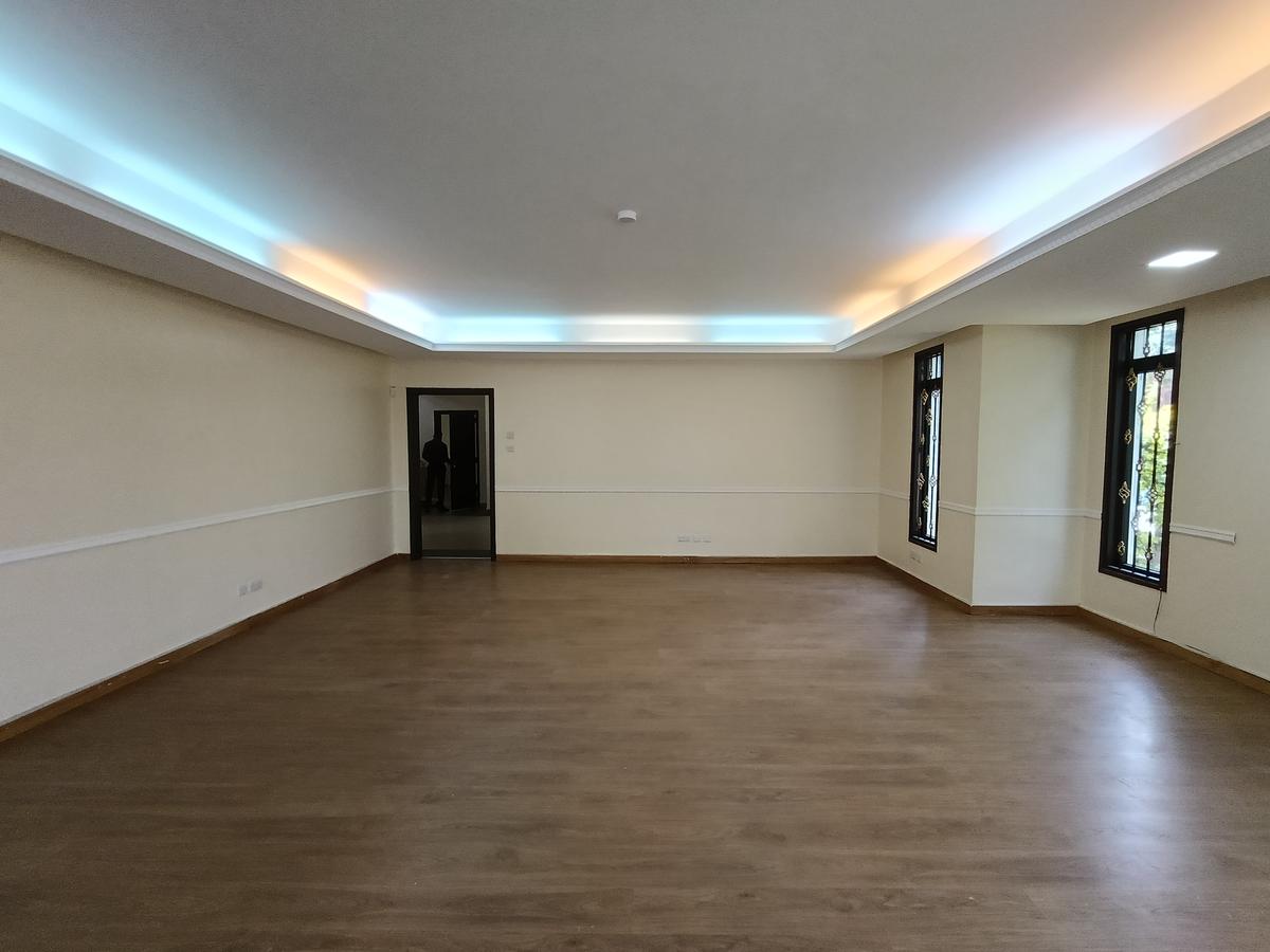 5 Bed Townhouse with En Suite in Lavington - 16