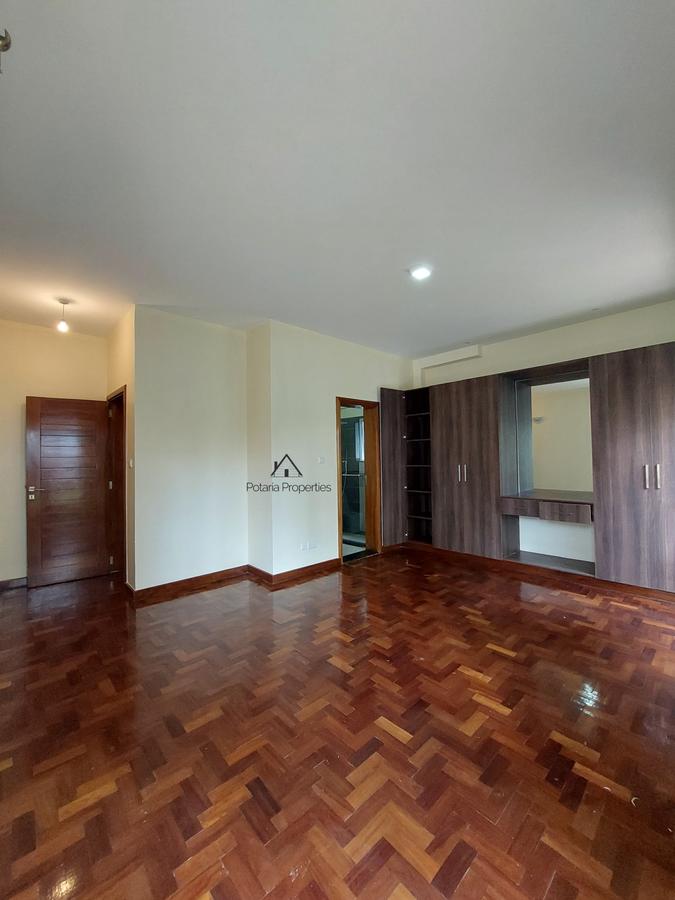 5 Bed House with En Suite in Lavington - 12