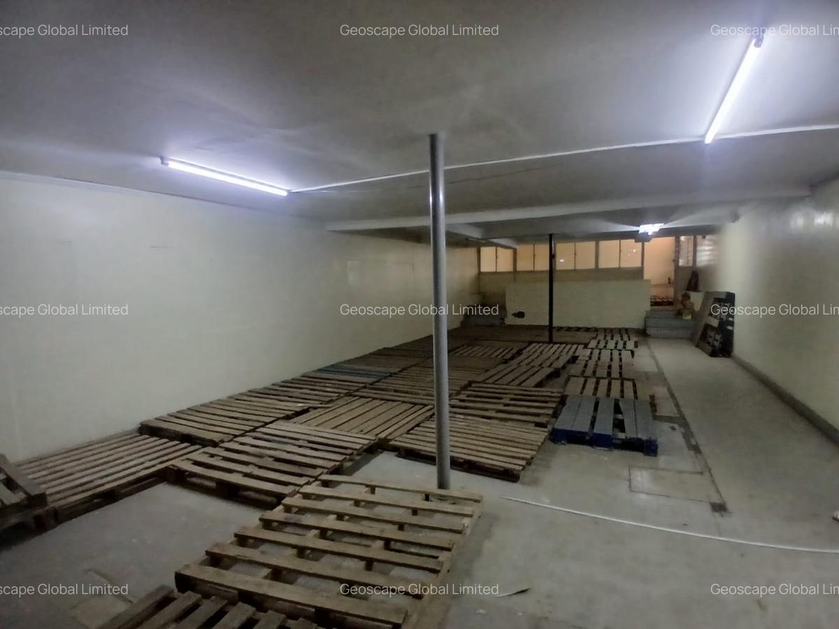 3,000 ft² Warehouse with Parking in Industrial Area - 8