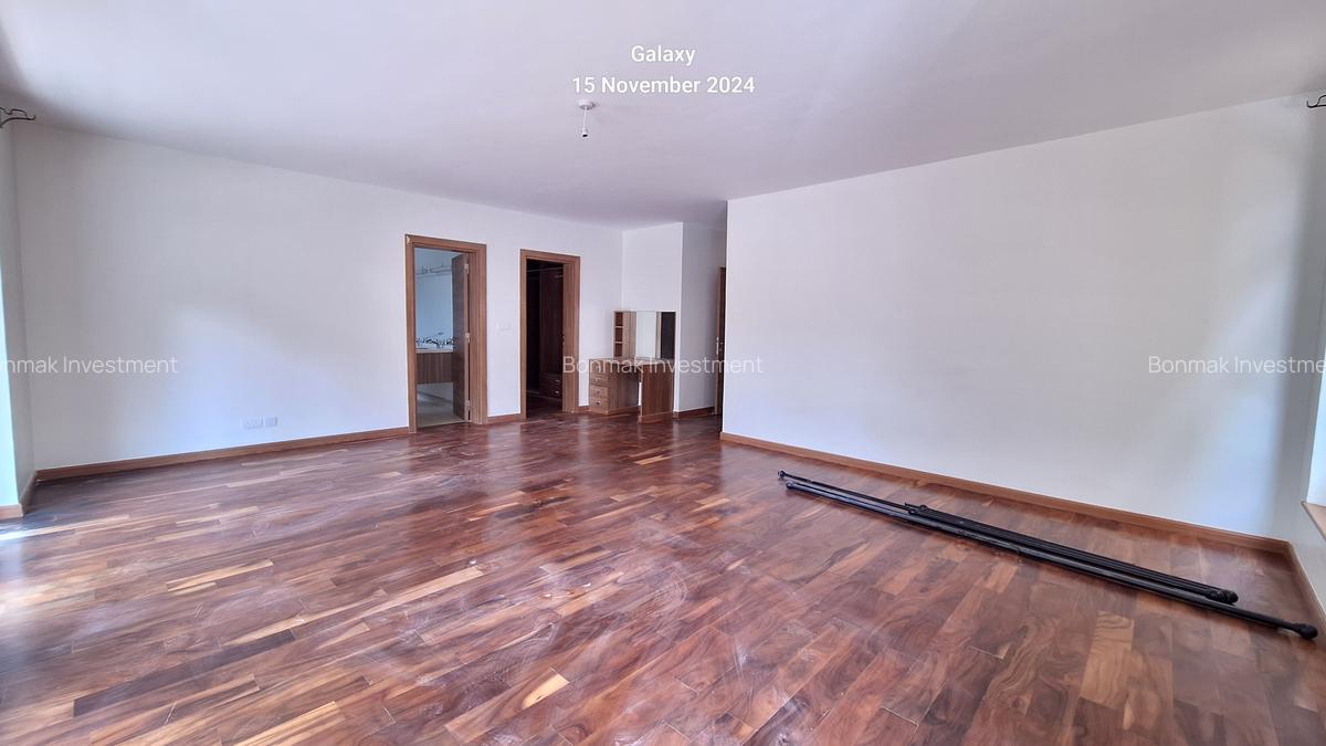 5 Bed Townhouse with En Suite at Lavington Green. - 12