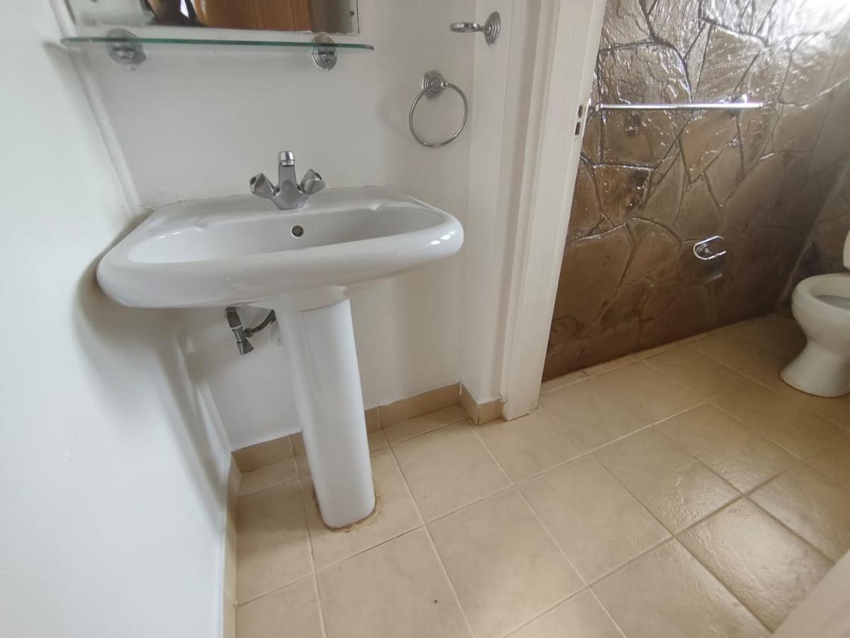 3 Bed House with En Suite at Runda - 16