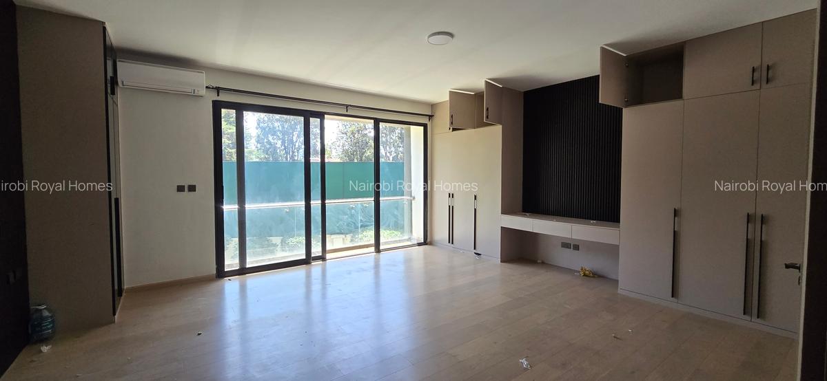 5 Bed Townhouse with En Suite at Lavington Green - 17