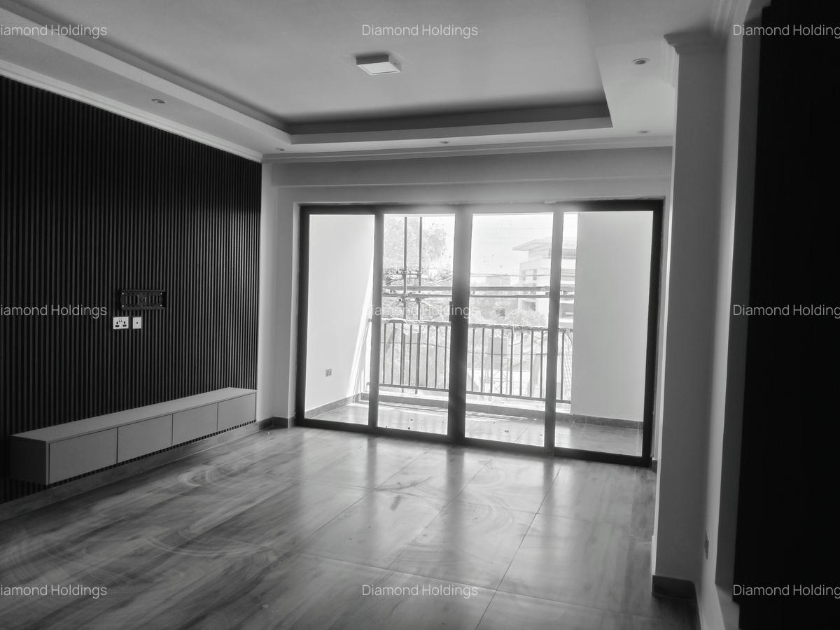 2 Bed Apartment with En Suite in Brookside - 4