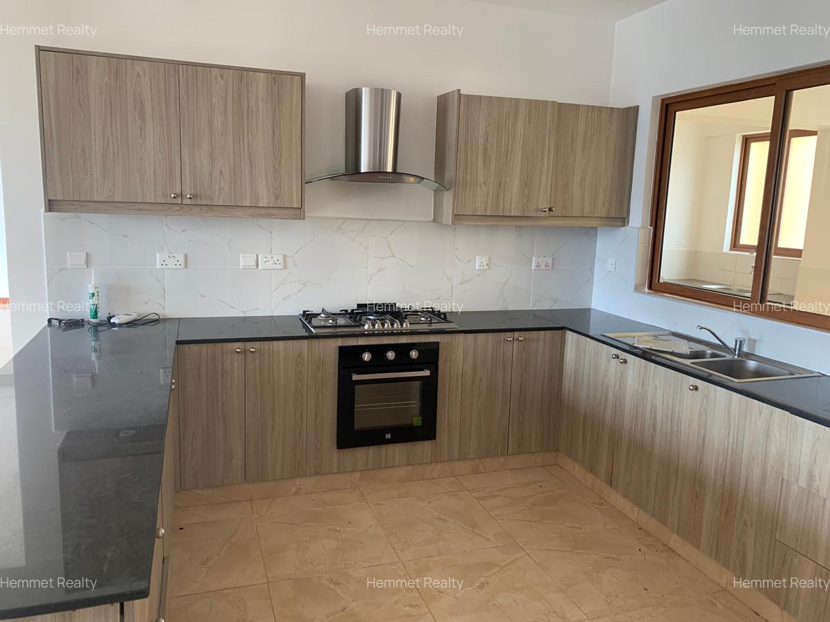 3 Bed Apartment with En Suite in Lavington - 1