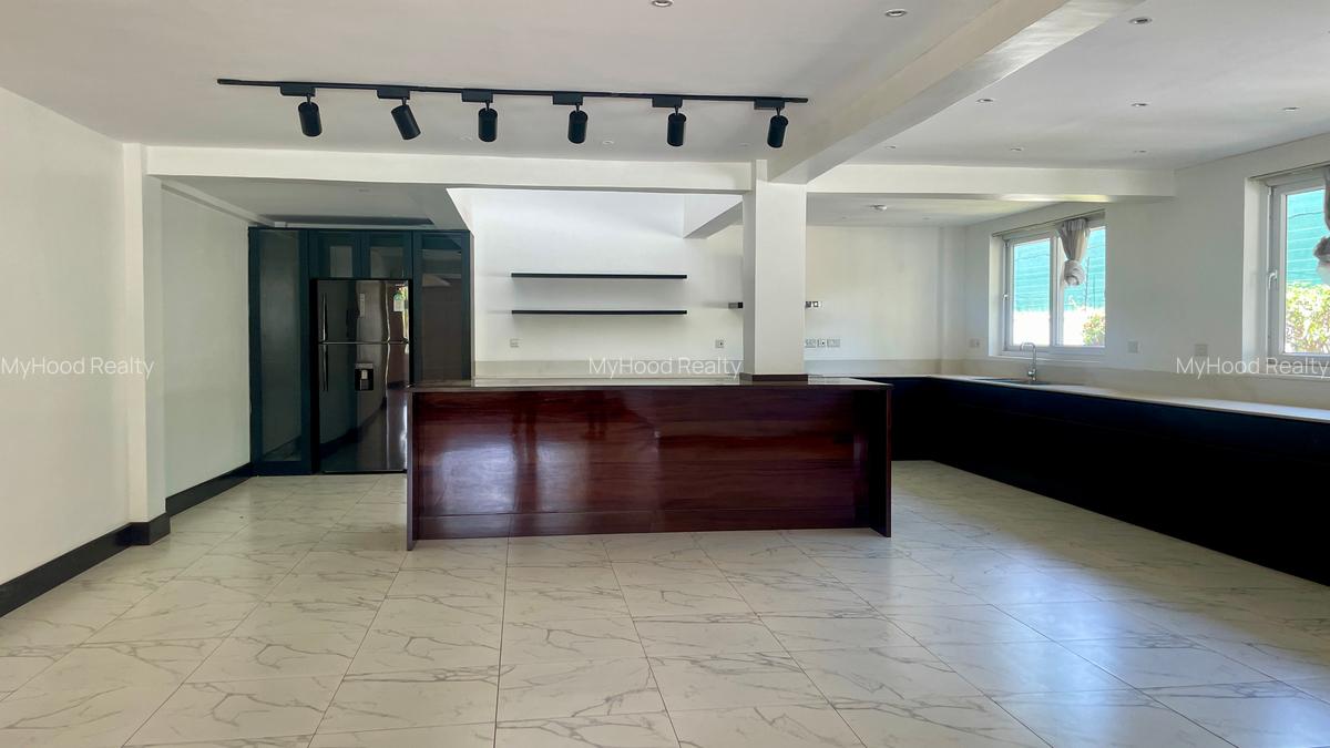 5 Bed House with En Suite in Runda - 10