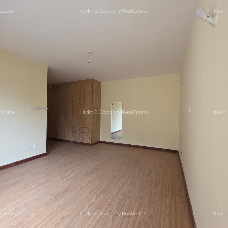 4 Bed Apartment with En Suite in Parklands - 17