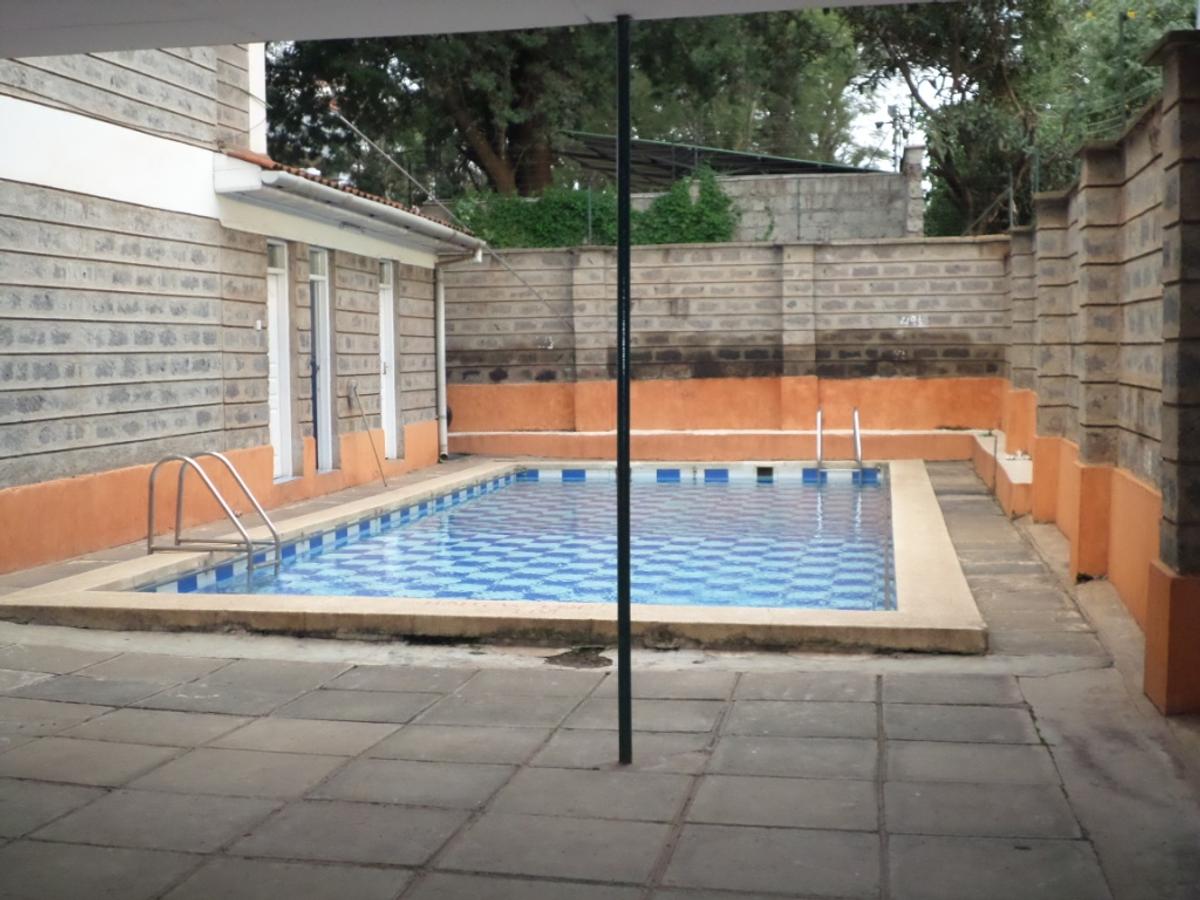 3 Bed Apartment with En Suite at Lavington - 2