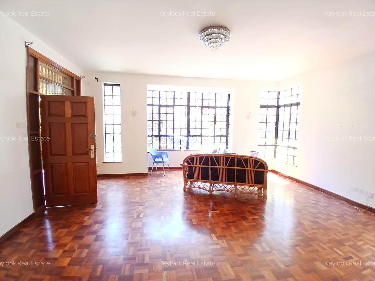 5 Bed Townhouse with En Suite at Lavington - 16