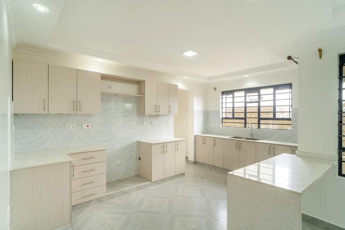 3 Bed House with En Suite at Acacia - 8