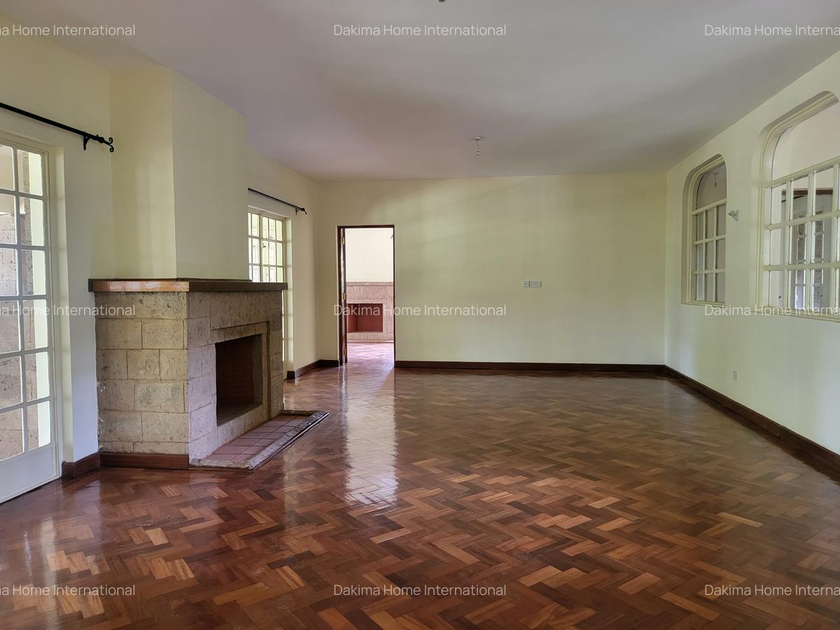 5 Bed Townhouse with En Suite in Rosslyn - 2