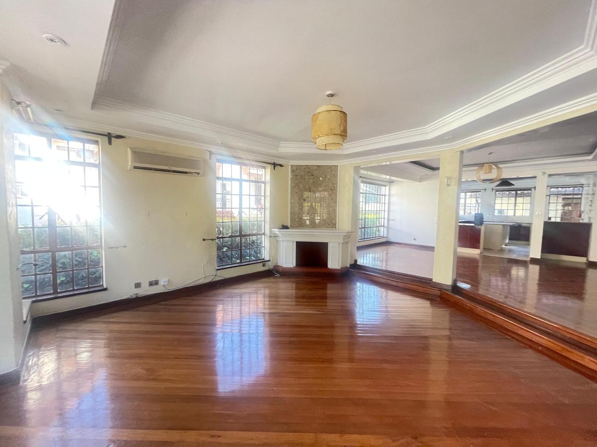 5 Bed Townhouse with En Suite in Lavington - 9