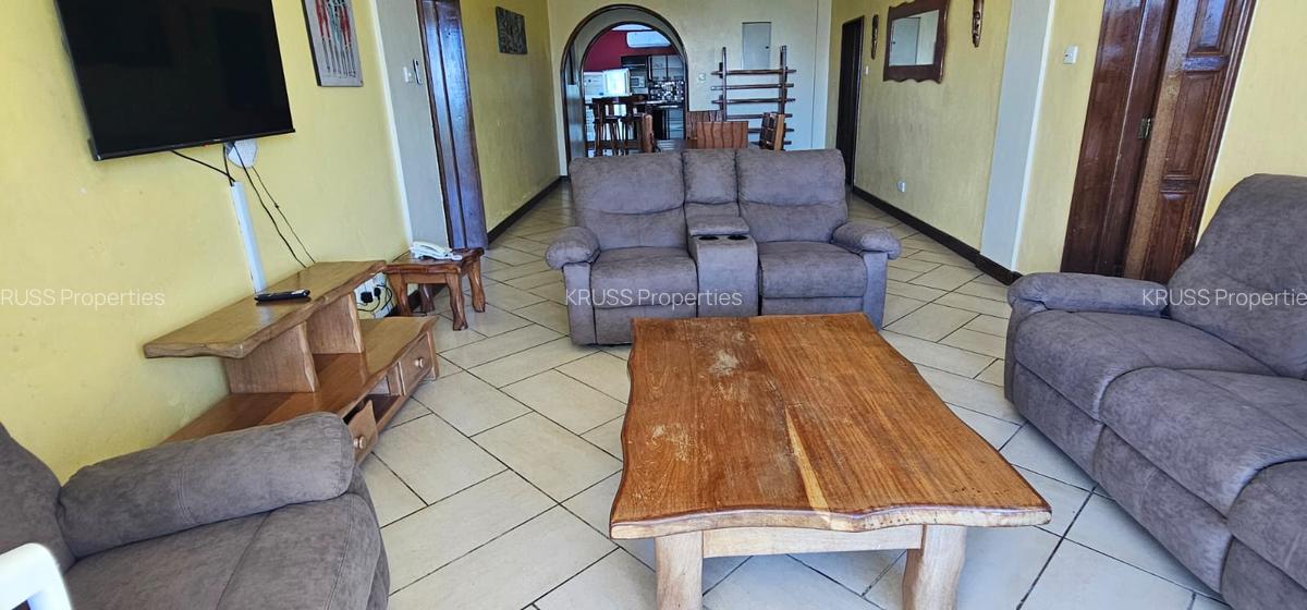 3 Bed Apartment with En Suite at As1684 - 9