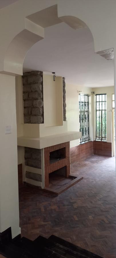 5 Bed Townhouse with En Suite in Lavington - 6