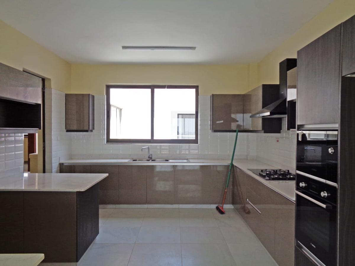 4 Bed Apartment with En Suite in General Mathenge - 3