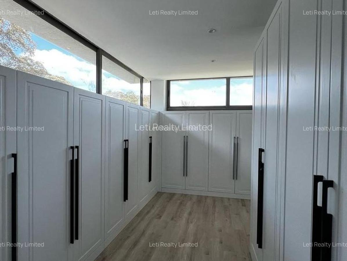 5 Bed Townhouse with En Suite in Lavington - 12