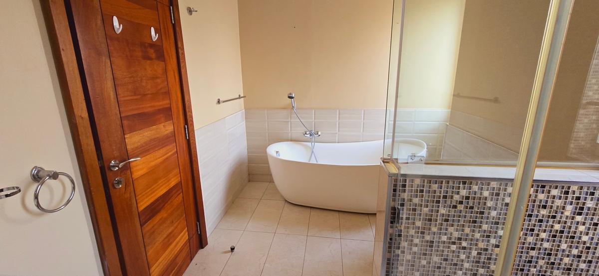 5 Bed Townhouse with En Suite at Convent Drive - 18