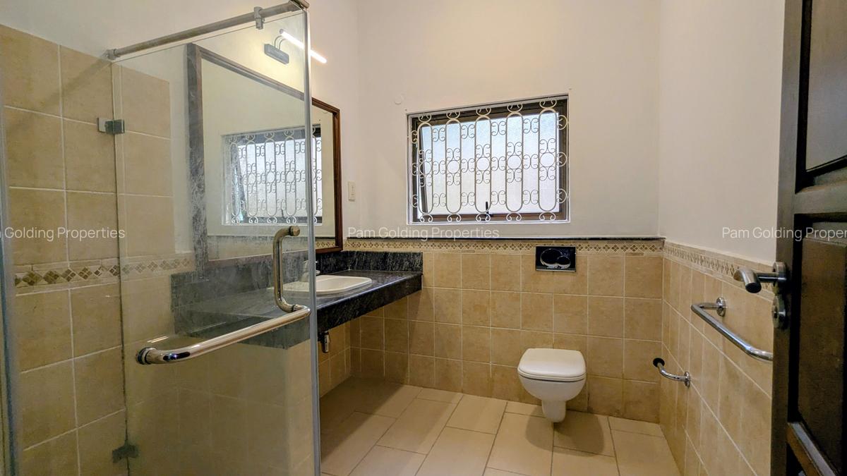 3 Bed Apartment with En Suite at Greenwood Drive - 17
