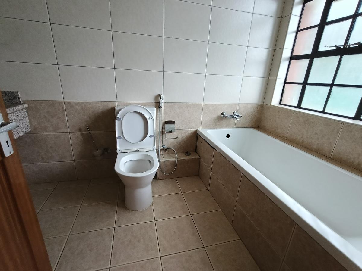 4 Bed Townhouse with En Suite at Lavington - 14