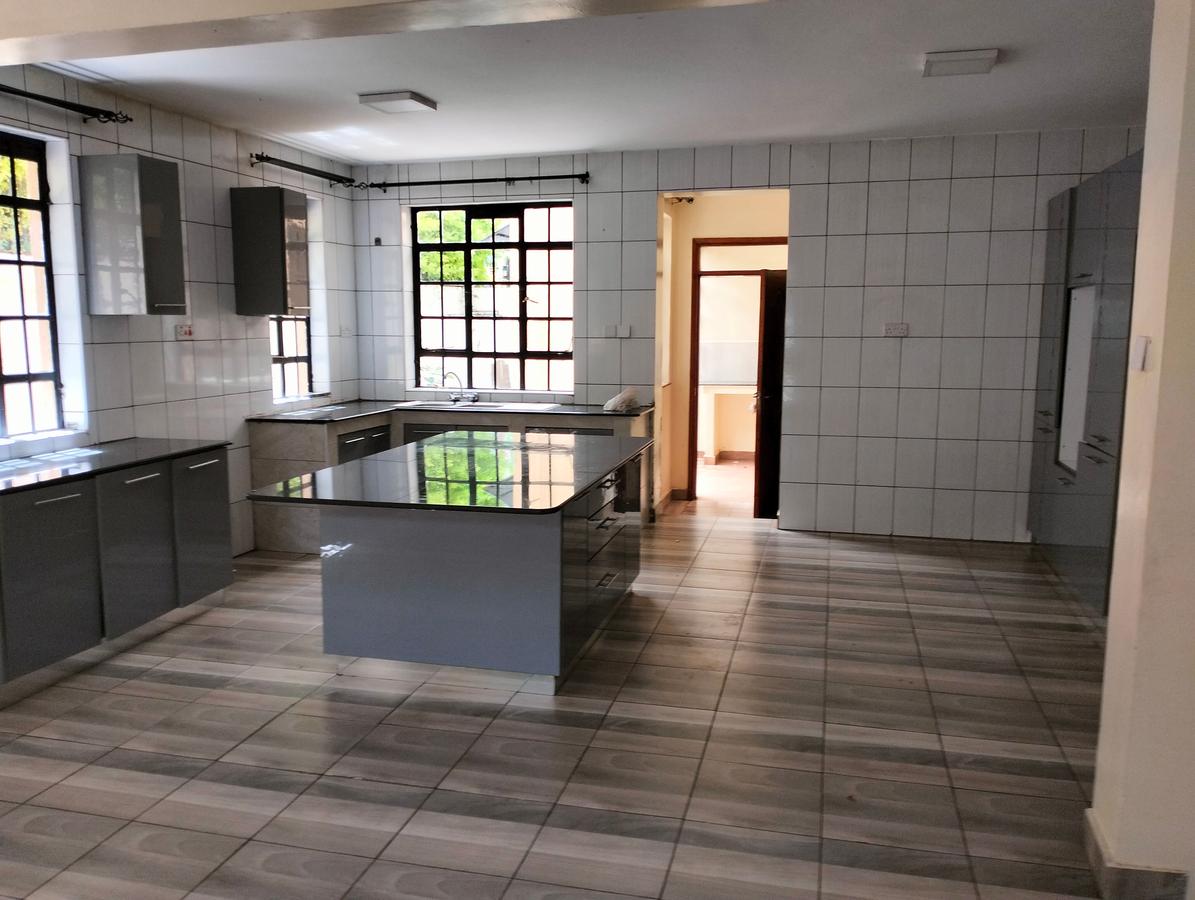 5 Bed Townhouse with En Suite in Kyuna - 11