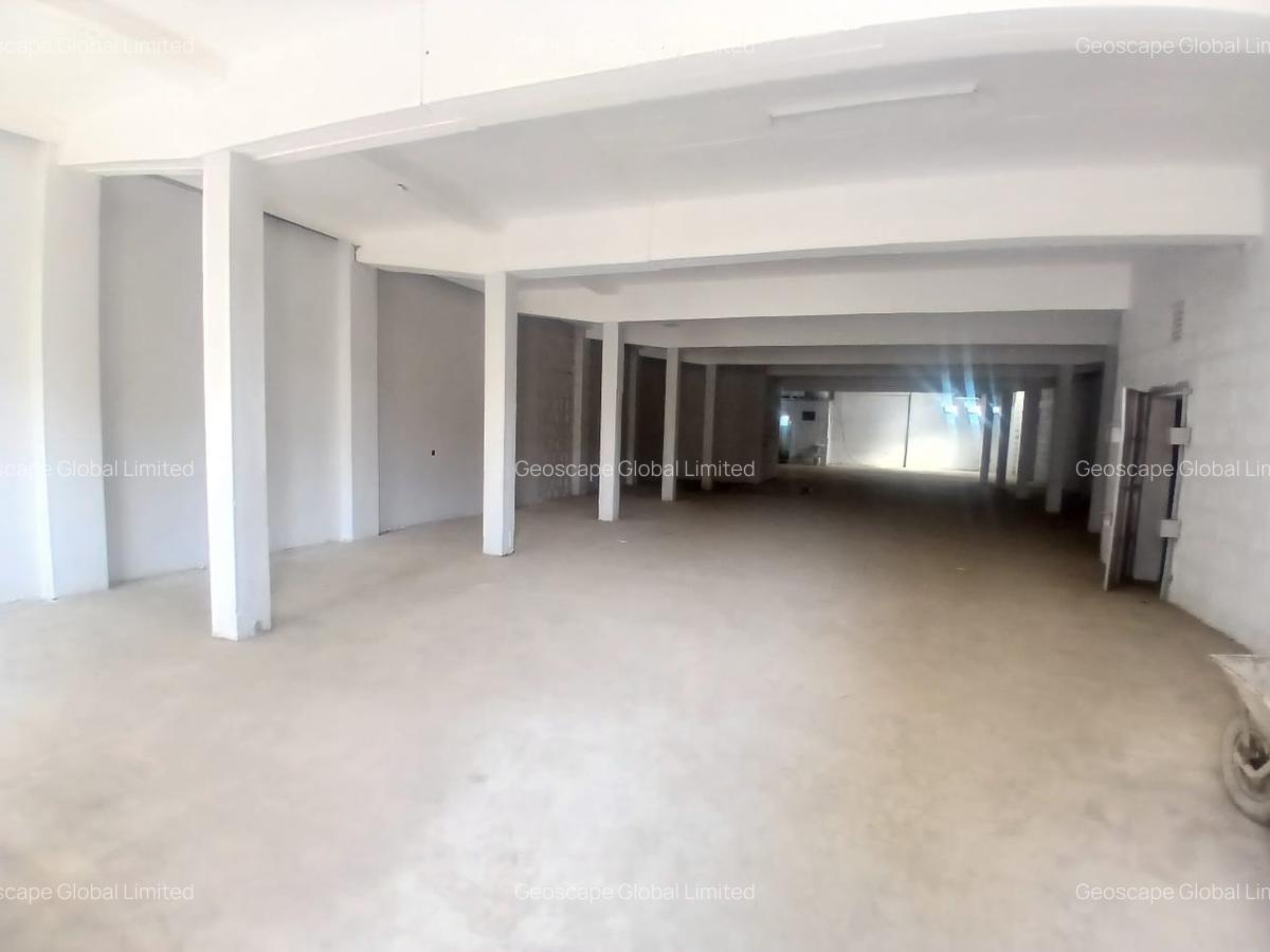 7,000 ft² Warehouse with Parking in Industrial Area - 3