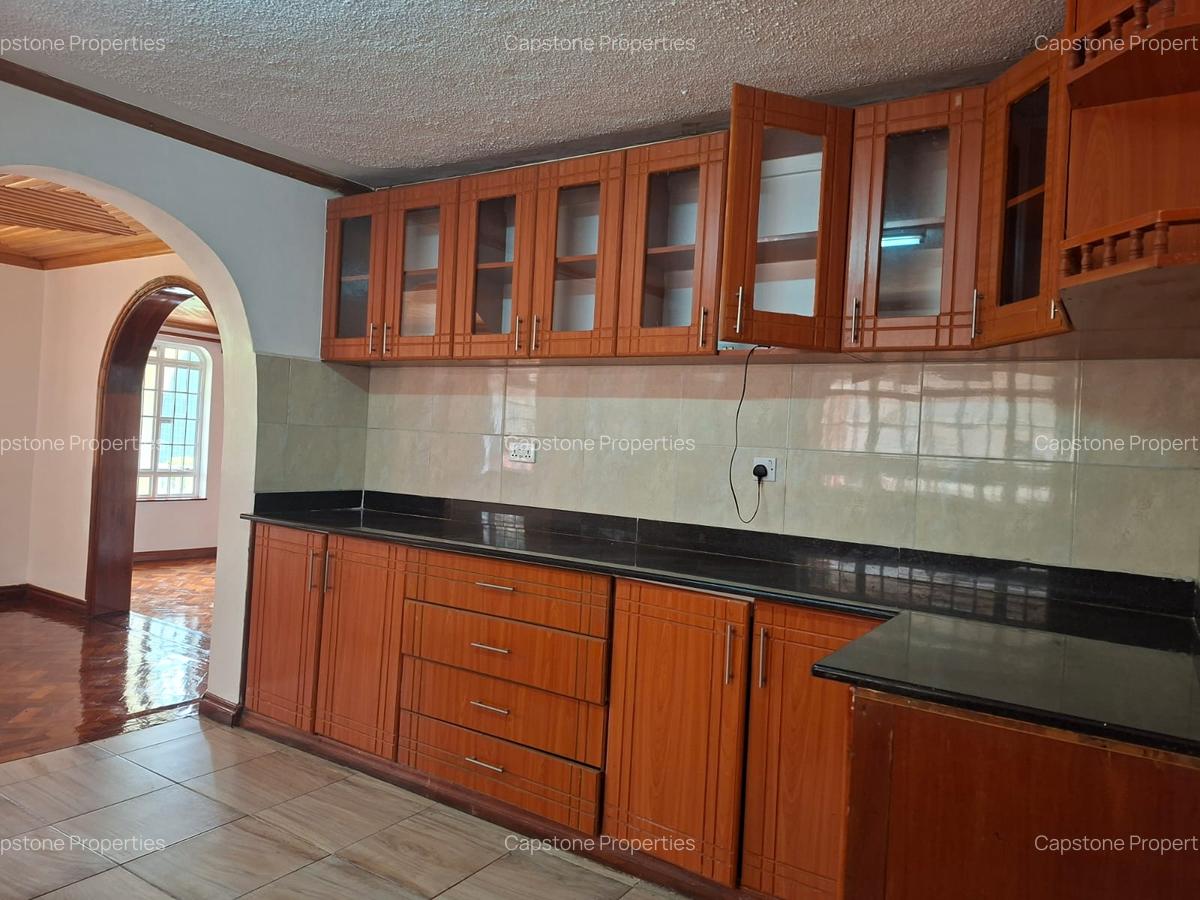 5 Bed House with En Suite in Nyari - 3