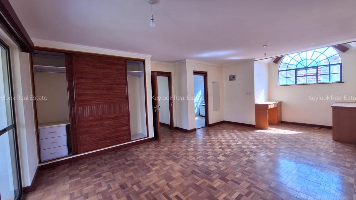 5 Bed Townhouse with En Suite at Lavington - 6