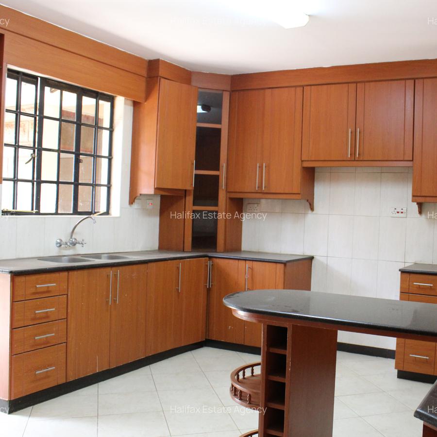 5 Bed Townhouse with En Suite in Lavington - 9