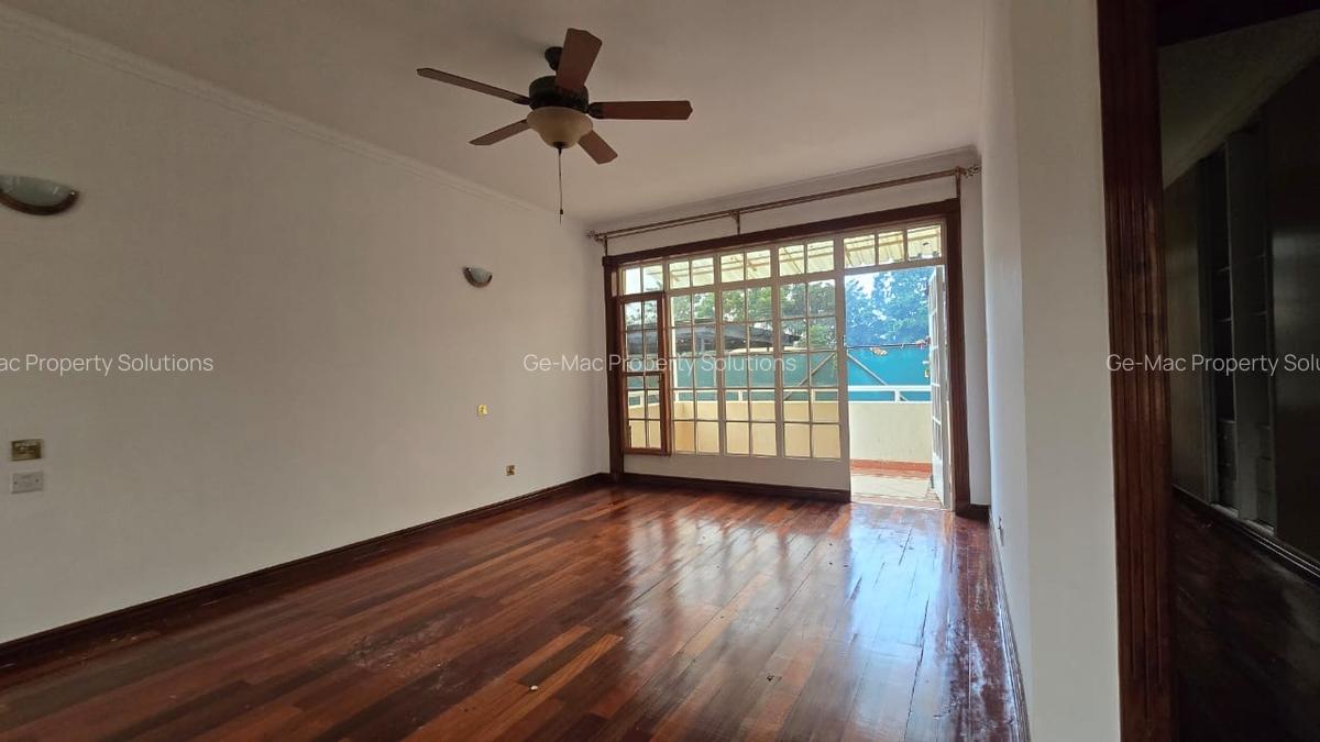 4 Bed Villa with En Suite in Kyuna - 6