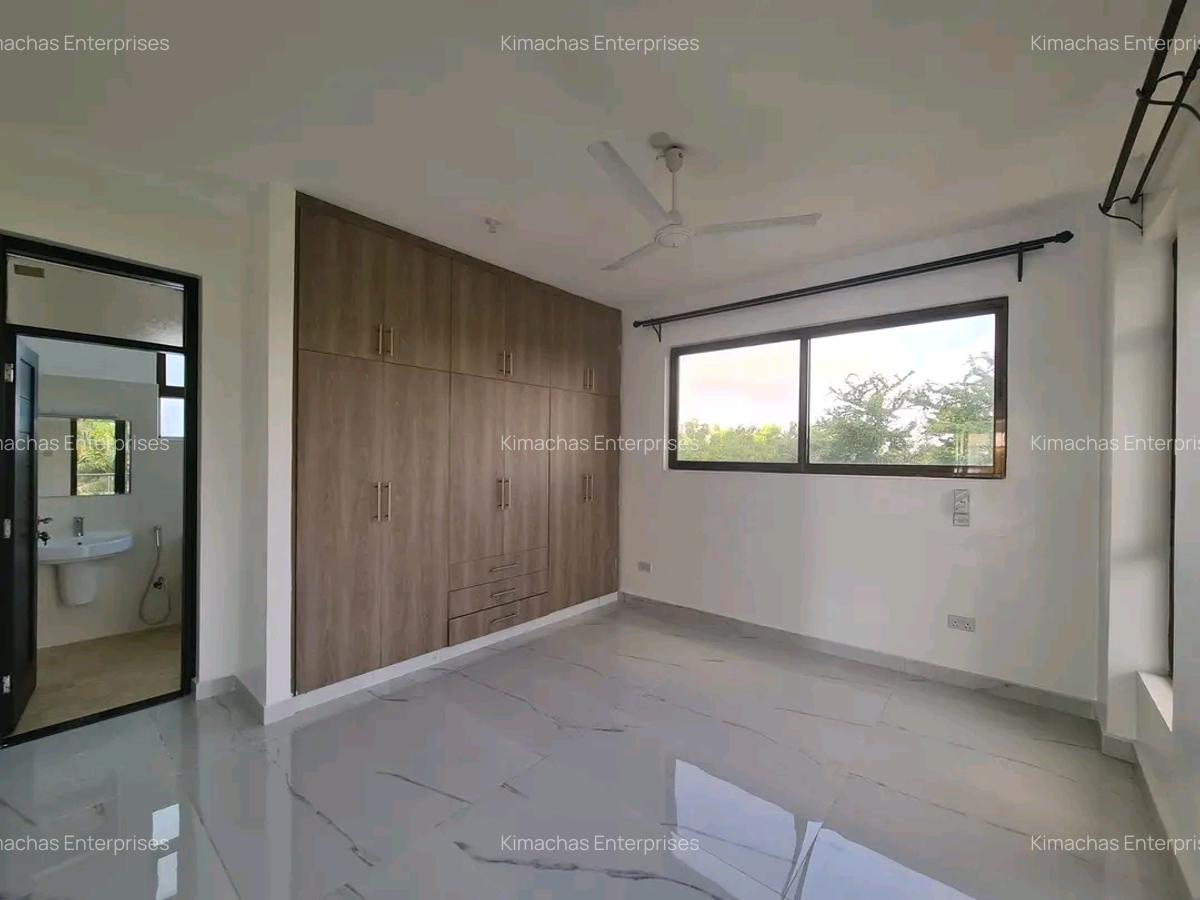 3 Bed Apartment with En Suite at Moyne Drive Nyali - 9