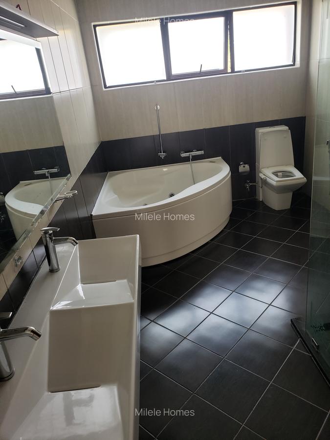 5 Bed Townhouse with En Suite at Grevillea Groove - 9