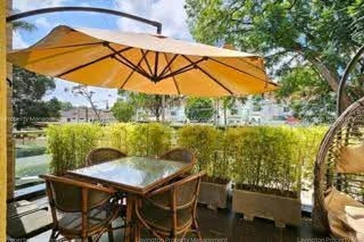 5 Bed House with En Suite at Lavington Green - 5