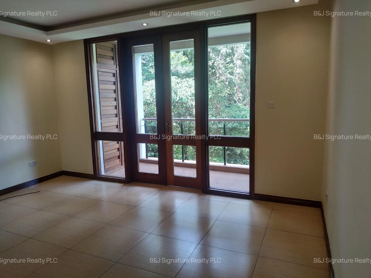 3 Bed Apartment with En Suite in Riverside - 10