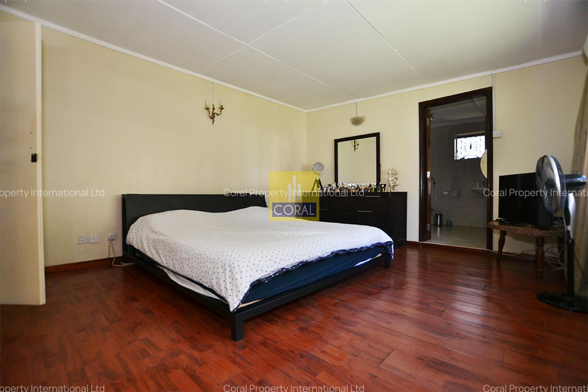 4 Bed House in Lavington - 16
