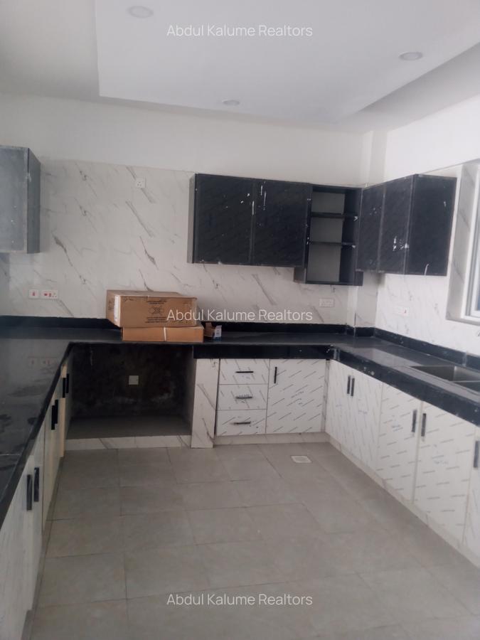 Serviced 3 Bed Apartment with En Suite at Kizingo - 9