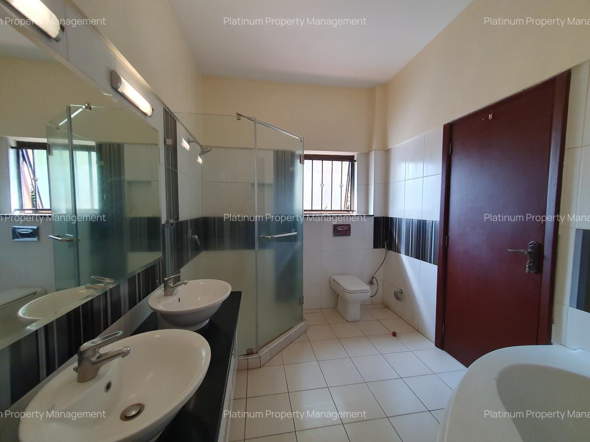 4 Bed Apartment with En Suite at Brookside Gardens - 13