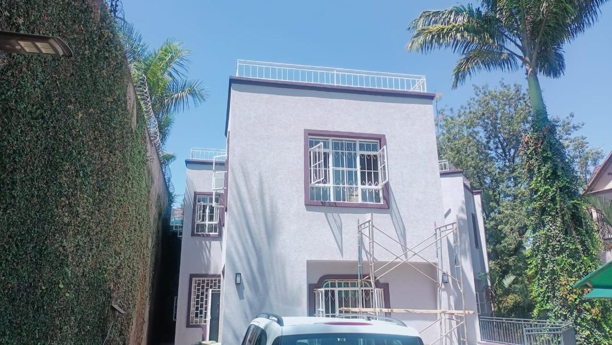 4 Bed Townhouse with En Suite in Spring Valley - 3