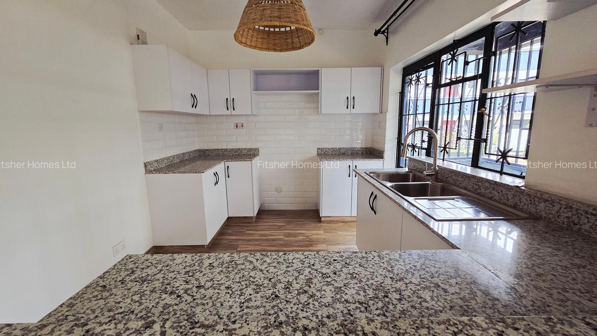 3 Bed Apartment with En Suite in Kilimani - 5