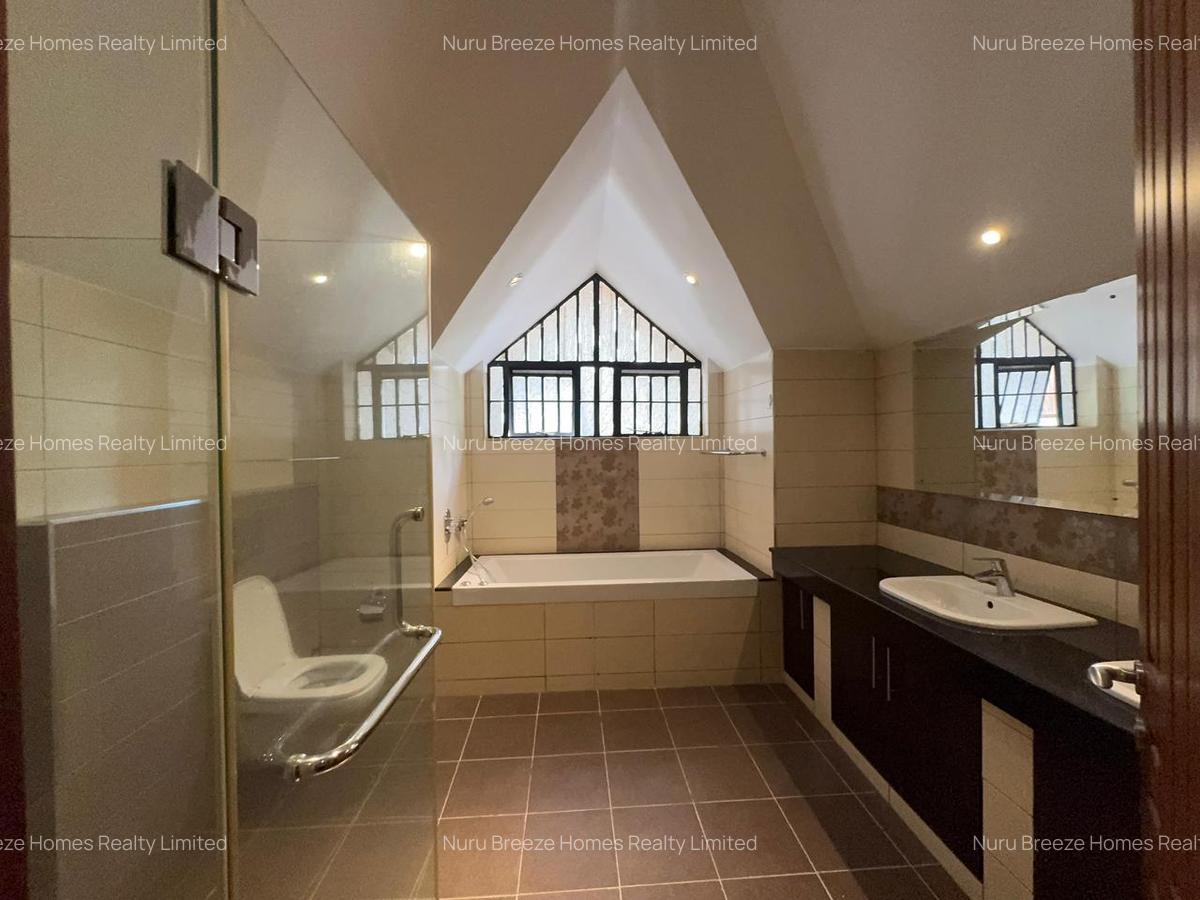 5 Bed Townhouse with En Suite in Lavington - 5