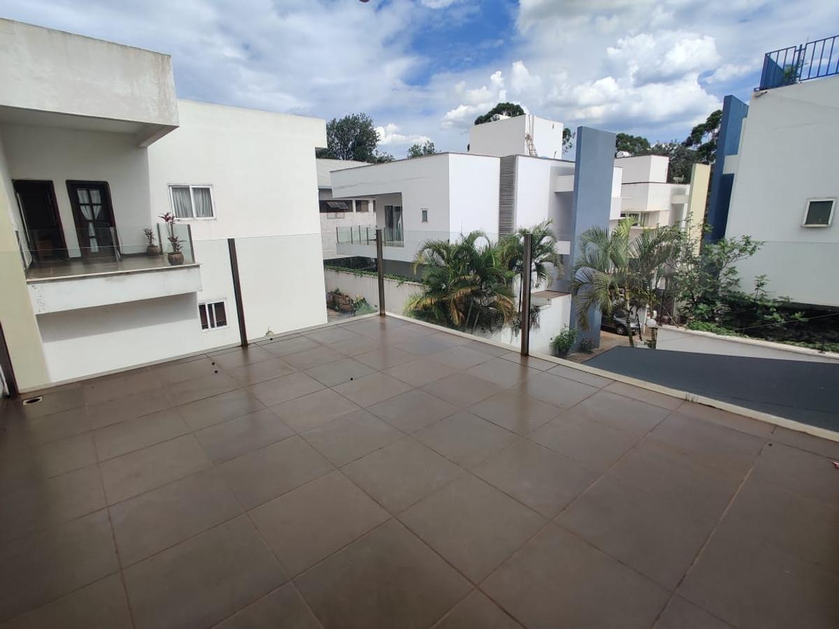 4 Bed Villa with En Suite in Westlands Area - 2