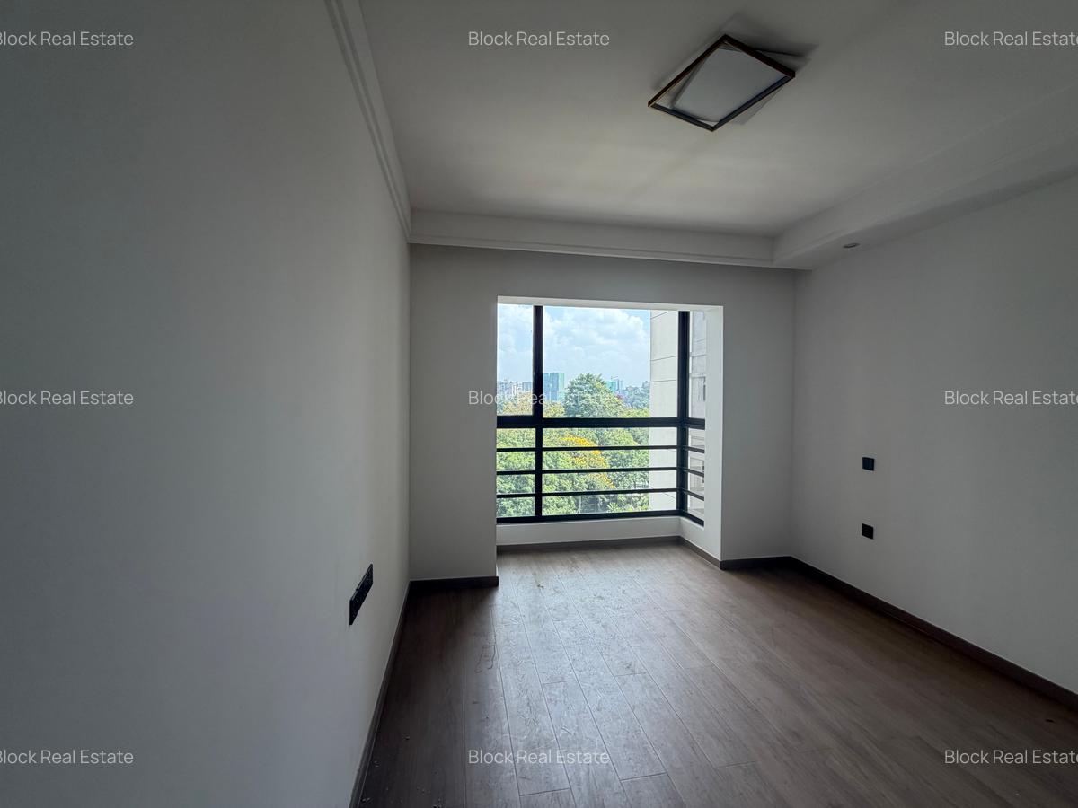 3 Bed Apartment with En Suite in Riverside - 8