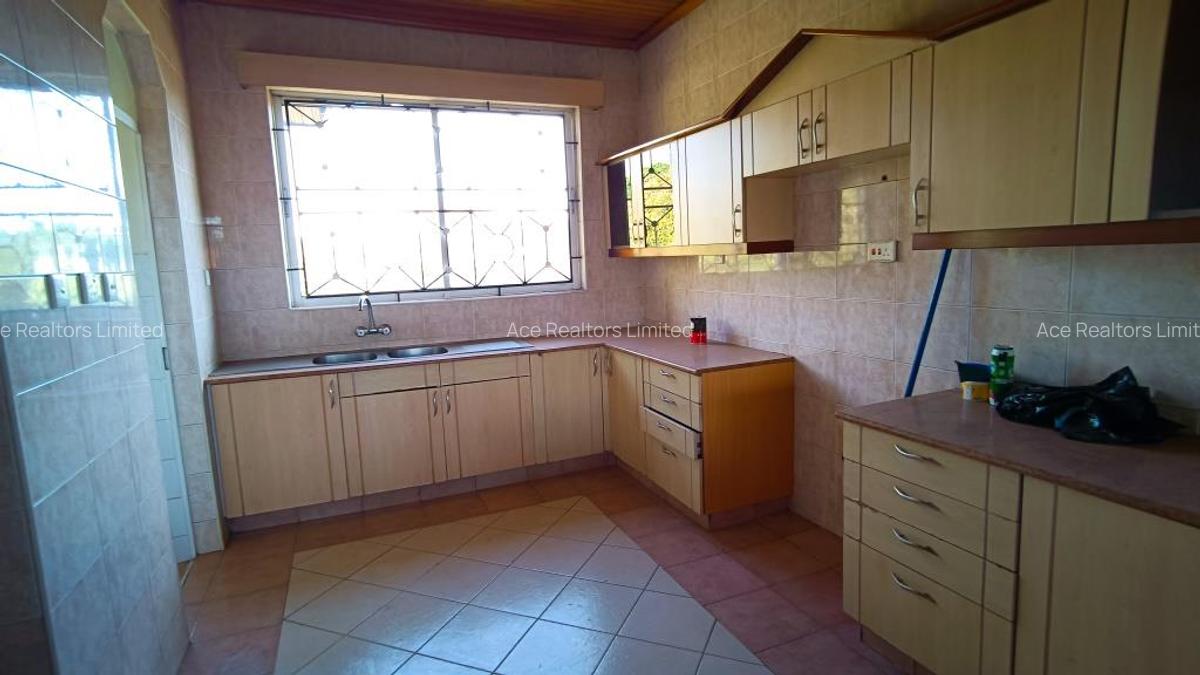 4 Bed Apartment with En Suite at Riverside Drive - 4