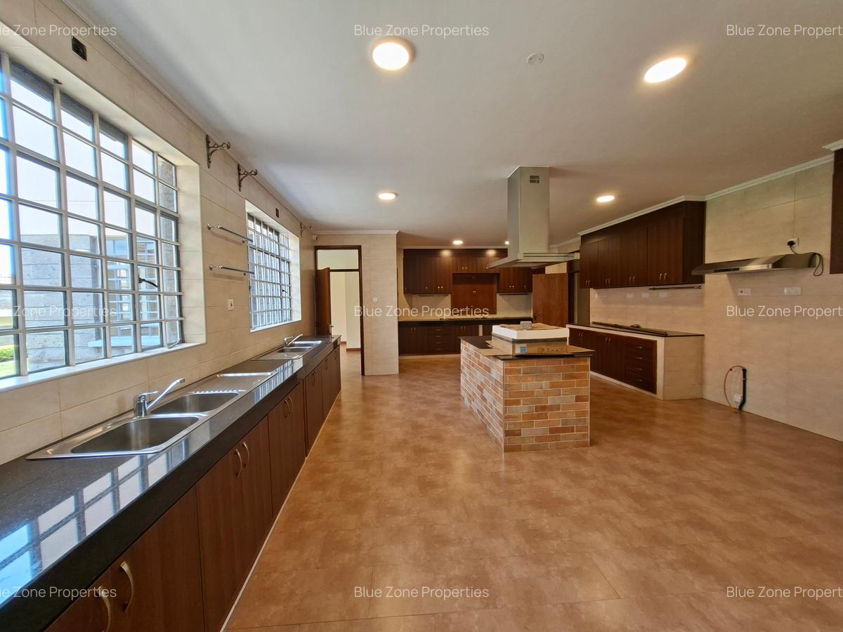 5 Bed House with En Suite at Off Mimosa Rd - 7