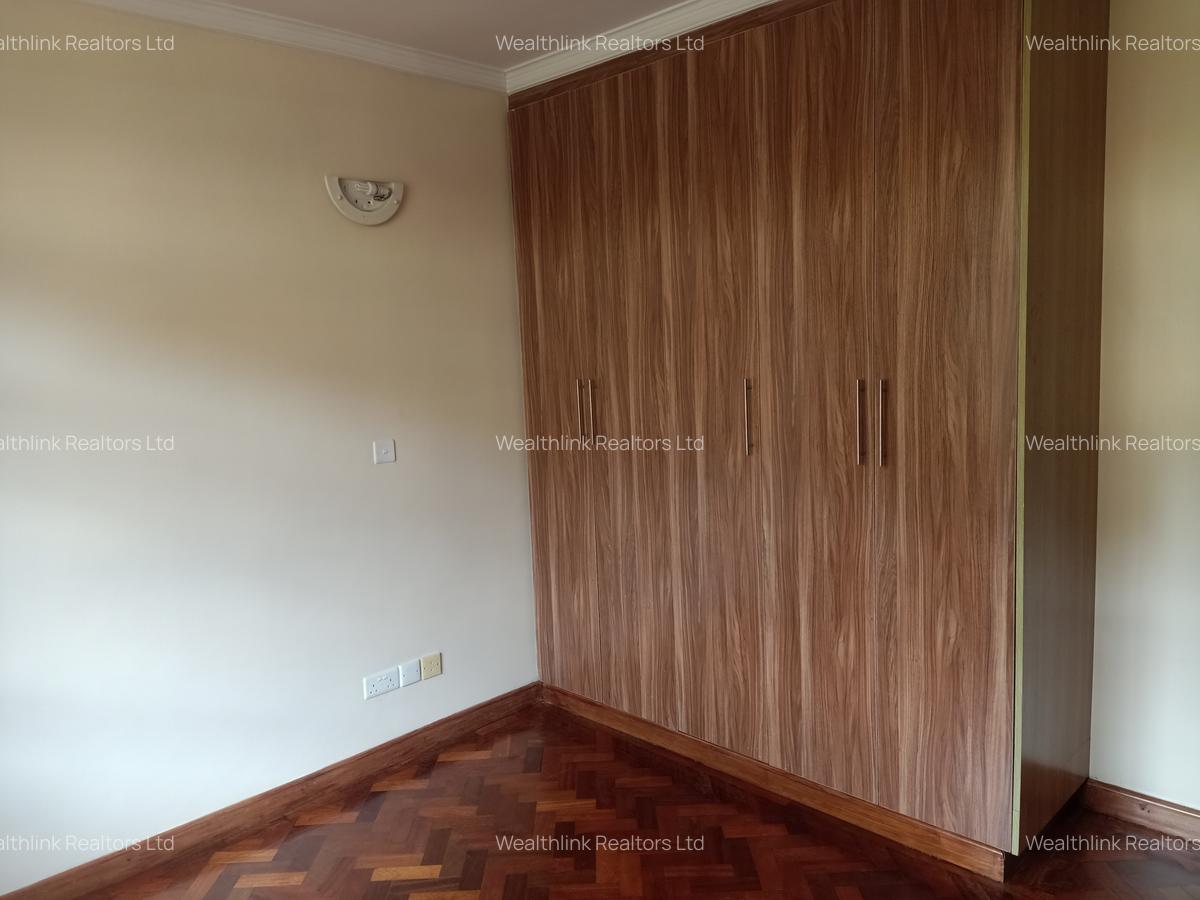 4 Bed Townhouse with En Suite at Isk - 10