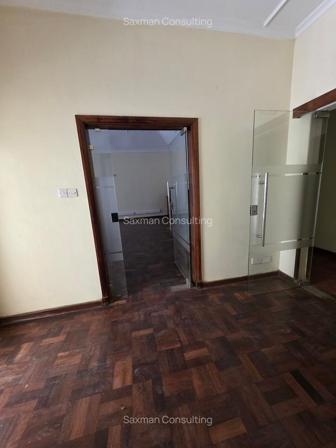 Commercial Property with Service Charge Included in Kilimani - 11