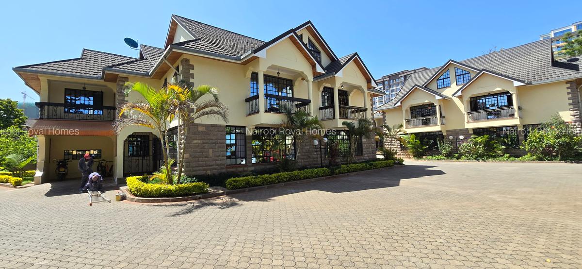 5 Bed Townhouse with En Suite at Lavington Green - 1