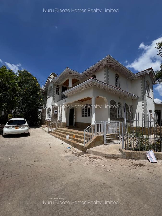 4 Bed Townhouse with En Suite in Lavington - 12