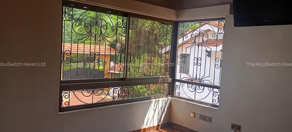 6 Bed House with En Suite at Off Un Avenue - 11