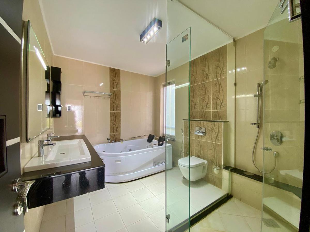 3 Bed Apartment with En Suite in Riverside - 20
