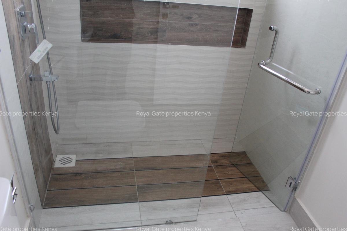 4 Bed Townhouse with En Suite at Near Wilson Airport - 14